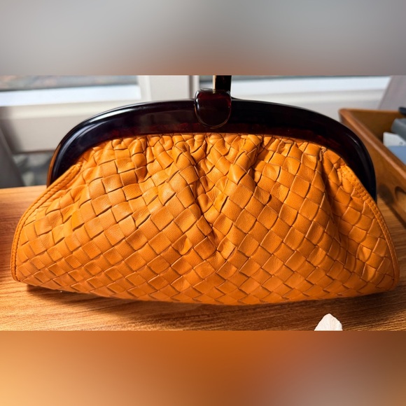 BOTTEGA VENETA Vintage 80’s Intrecciato  Leather Clutch with Lucite frame - Picture 3 of 9
